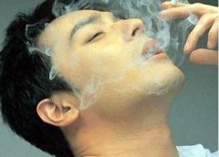 牙齿发黄的因素